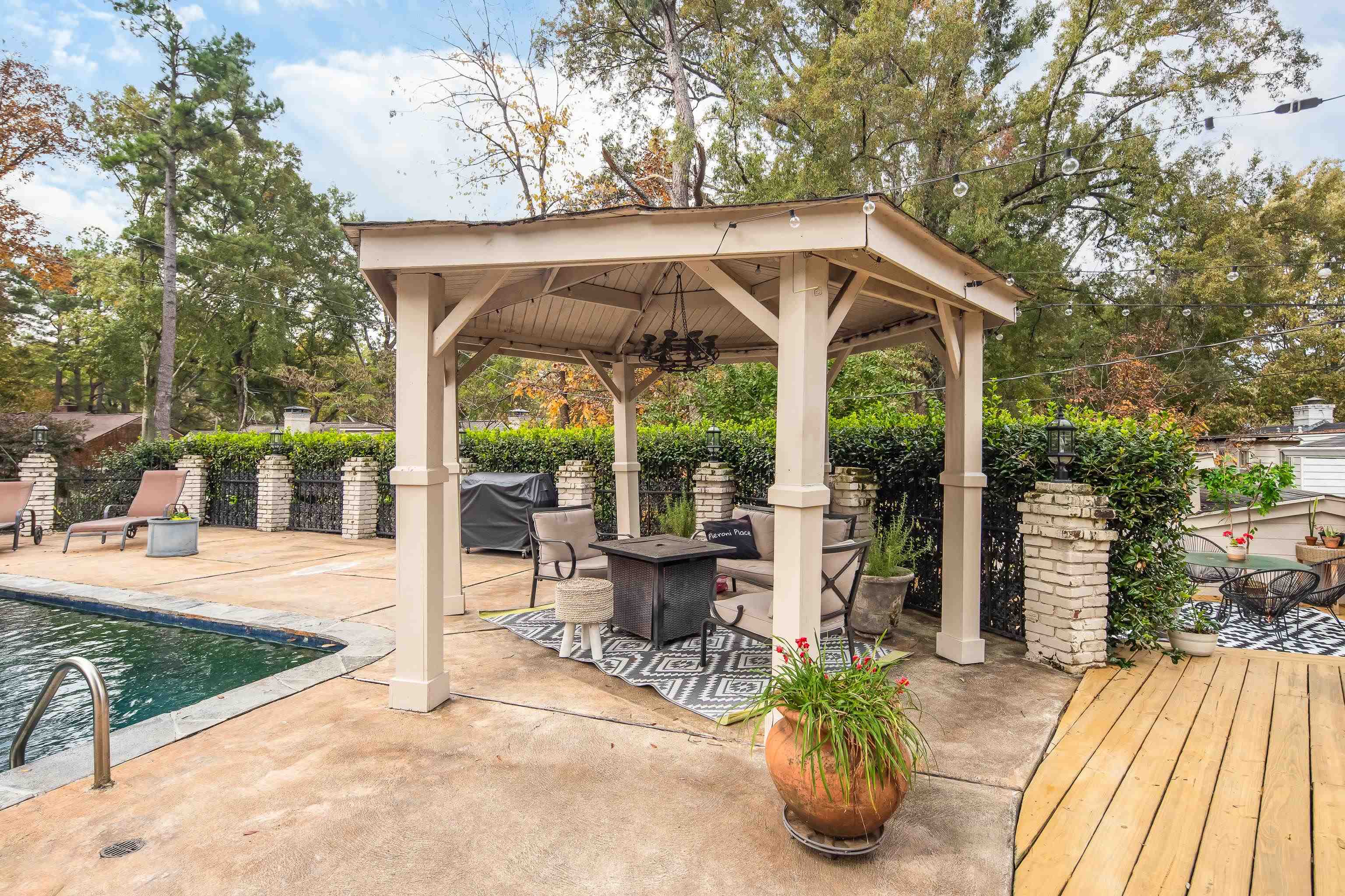 5585 Walnut Grove Road Memphis, TN 38120 - Photo 23 of 25 a view of a patio with table and chairs potted plants and large tree