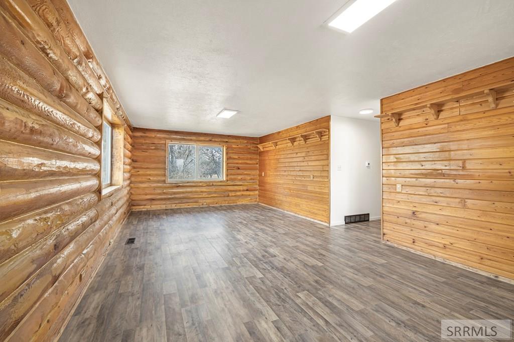 825 East 700 North Shelley, ID 83274 - Photo 11 of 52 Level 1 Living Room