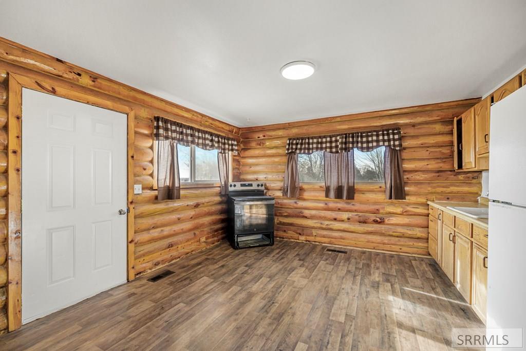 825 East 700 North Shelley, ID 83274 - Photo 14 of 52 Level 1 Kitchen