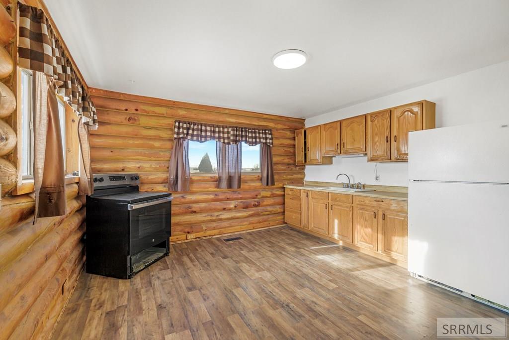 825 East 700 North Shelley, ID 83274 - Photo 15 of 52 Level 1 Kitchen