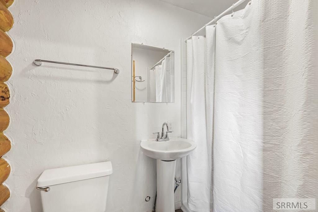 825 East 700 North Shelley, ID 83274 - Photo 21 of 52 Level 1 Master Bathroom