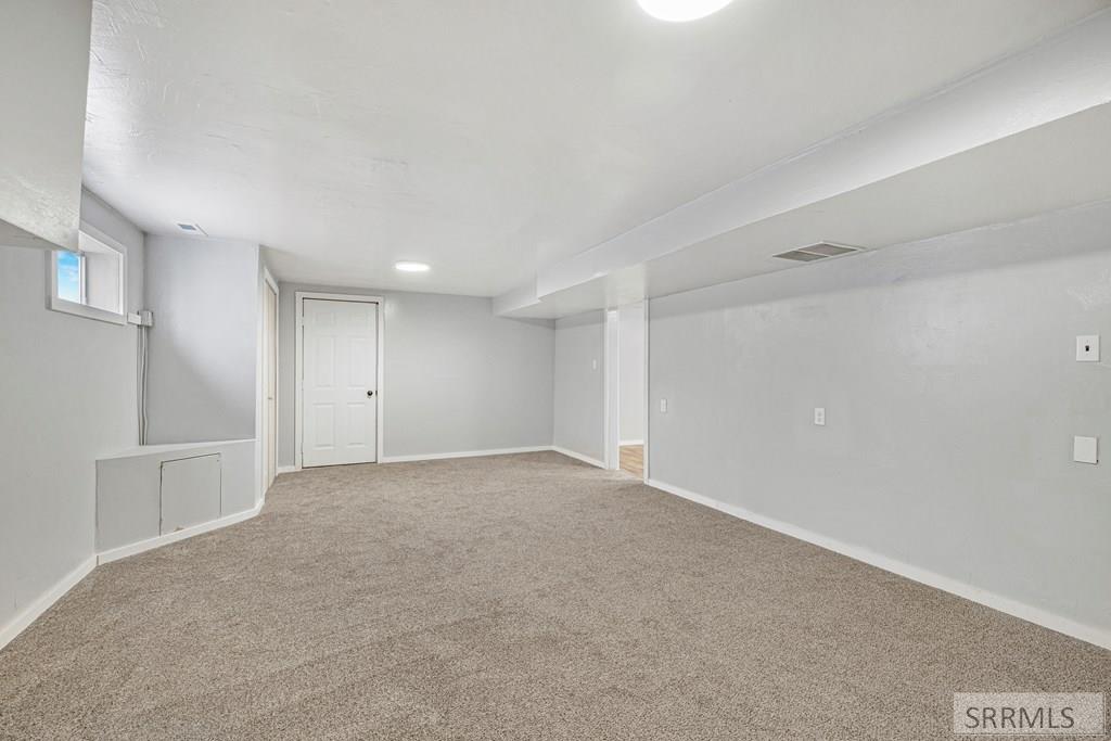 825 East 700 North Shelley, ID 83274 - Photo 31 of 52 Level 2 Living Room