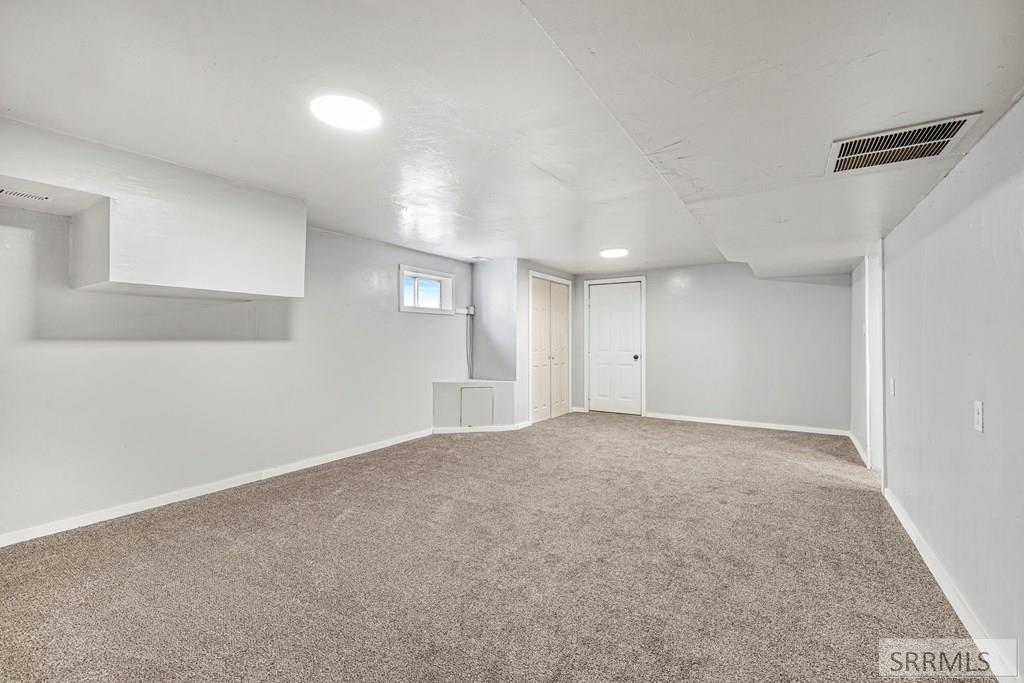 825 East 700 North Shelley, ID 83274 - Photo 32 of 52 Level 2 Living Room