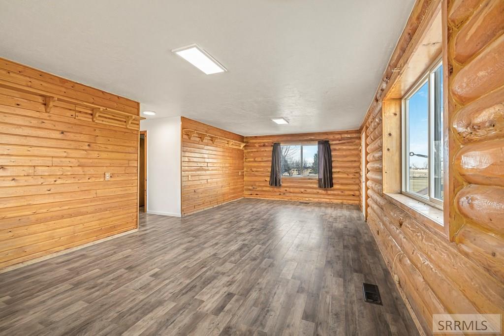 825 East 700 North Shelley, ID 83274 - Photo 7 of 52 Level 1 Living Room