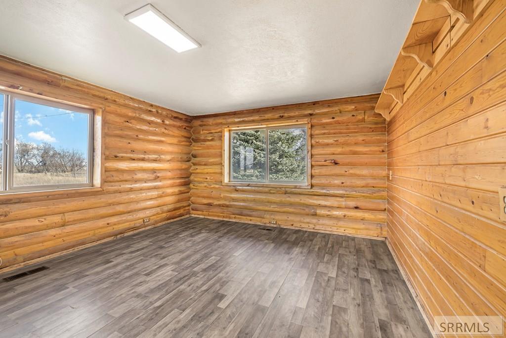 825 East 700 North Shelley, ID 83274 - Photo 9 of 52 Level 1 Living Room