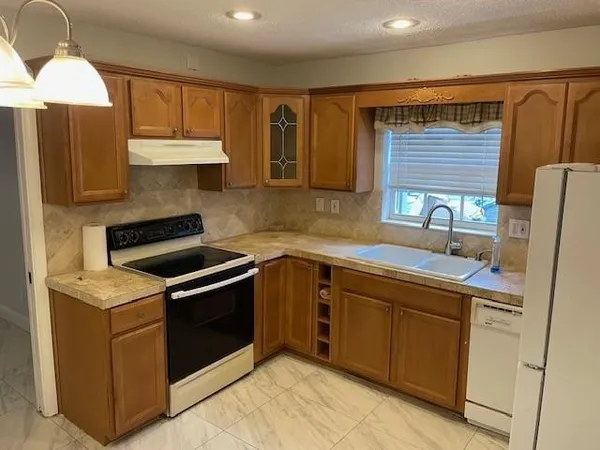 $2,850 | 355 Sunshine Drive, Coconut Creek, FL 33066