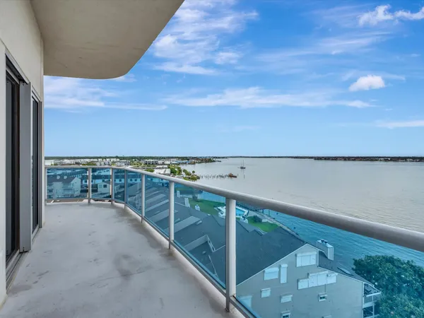 $579,000 | 4821 East NASA Parkway, Unit 6E, Seabrook, TX 77586