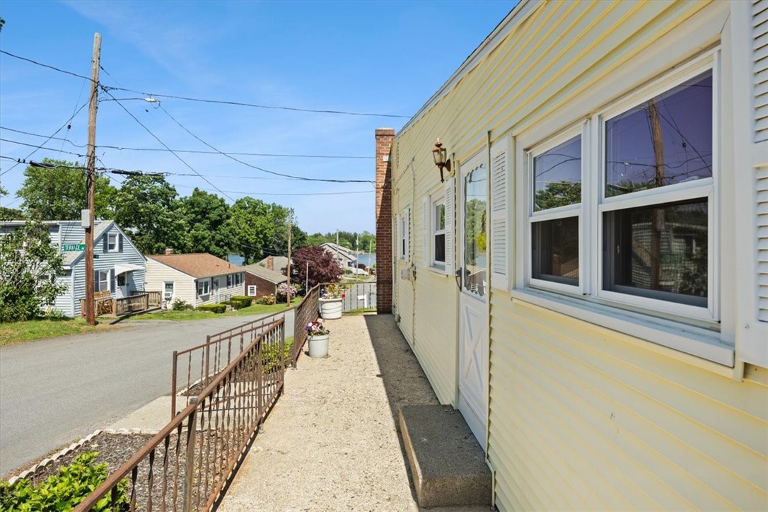 10 Lincoln Avenue Warren, RI 02885 - Photo 27 of 34