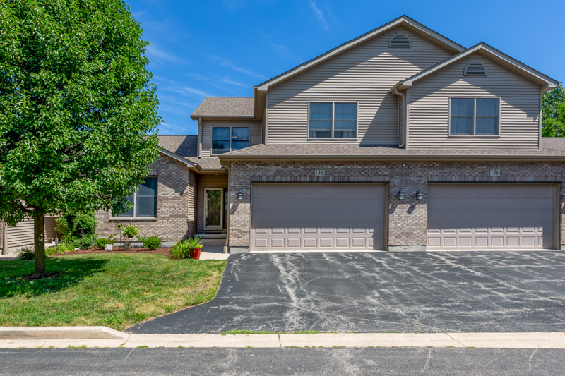 1352 Ridge Drive Sycamore, IL 60178 - Photo 2 of 44 Gallery Image 2