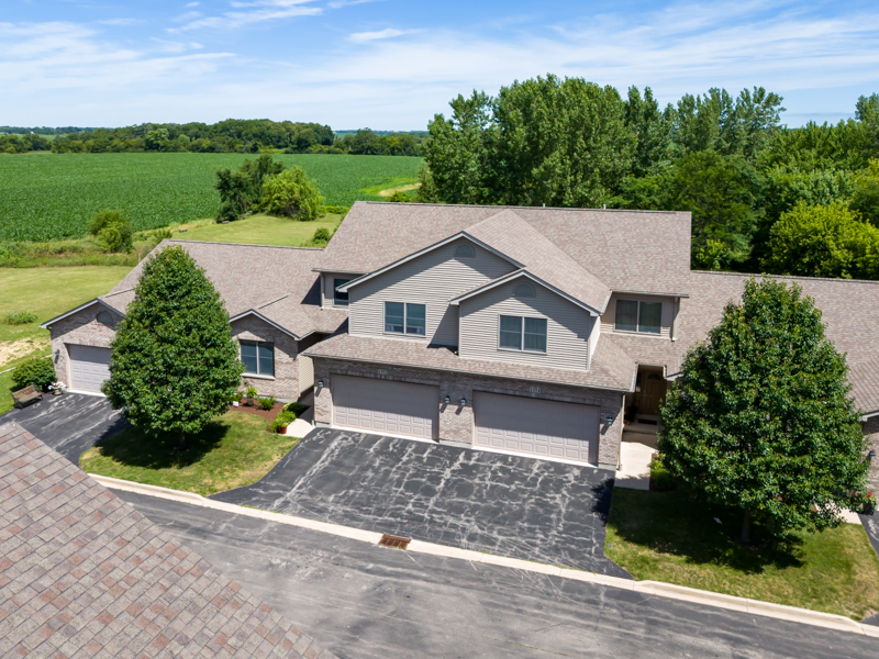 1352 Ridge Drive Sycamore, IL 60178 - Photo 3 of 44 Gallery Image 3
