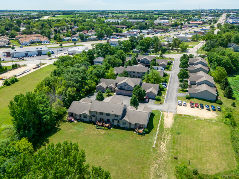 1352 Ridge Drive Sycamore, IL 60178 - Photo 6 of 44 Gallery Image 6