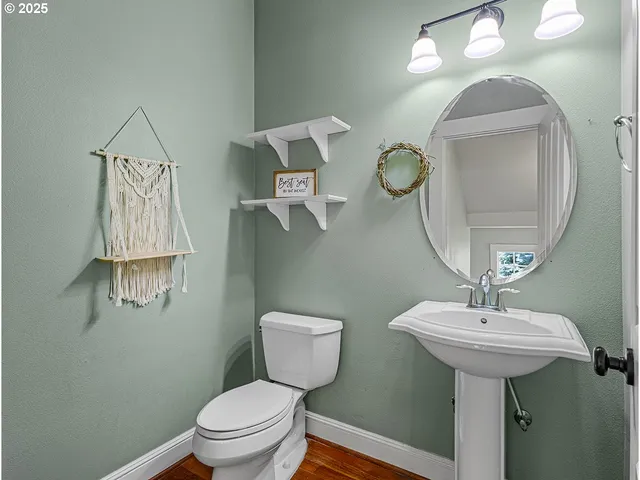 a view of livingroom with furniture and windows