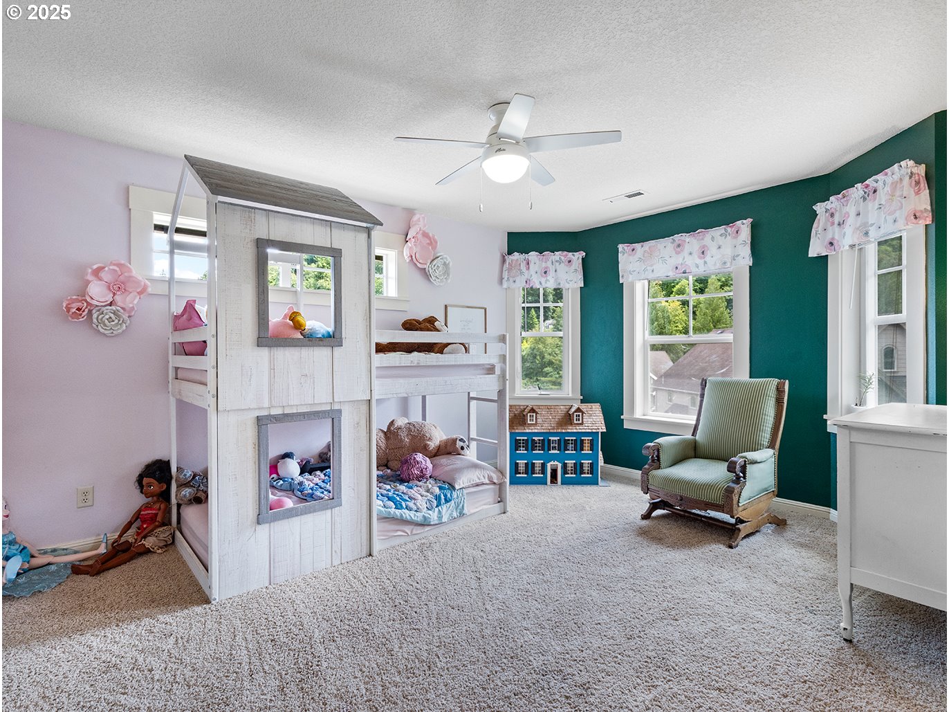 179 Southeast 46th Drive Gresham, OR 97080 - Photo 27 of 39 a room with furniture and a large window