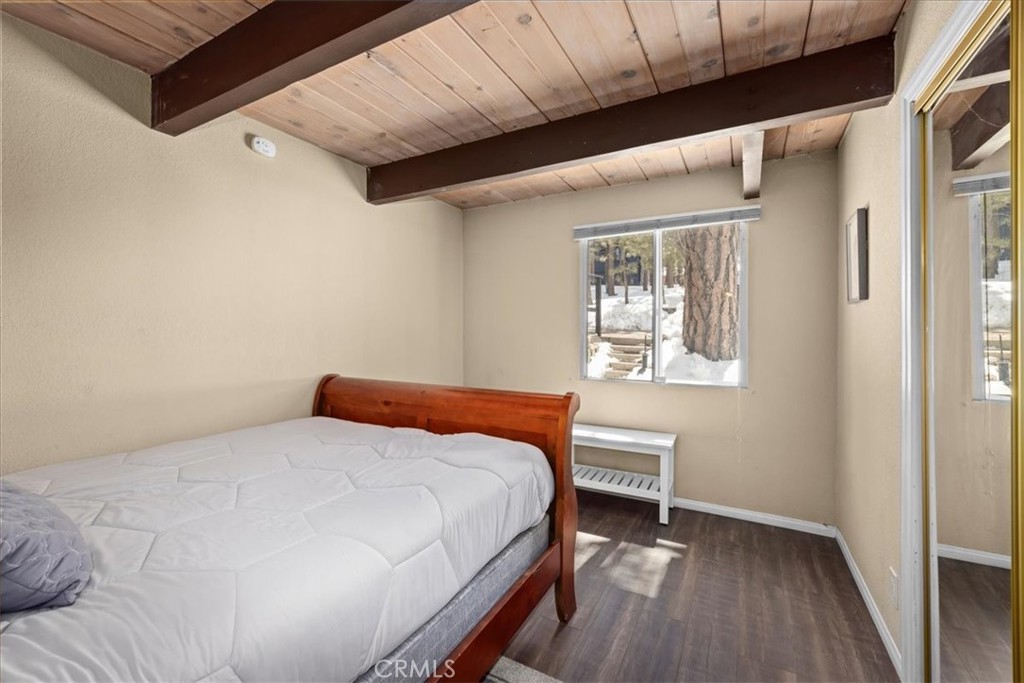 113 East Fairway Boulevard Big Bear City, CA 92314 - Photo 20 of 36 a bedroom with a bed and a window