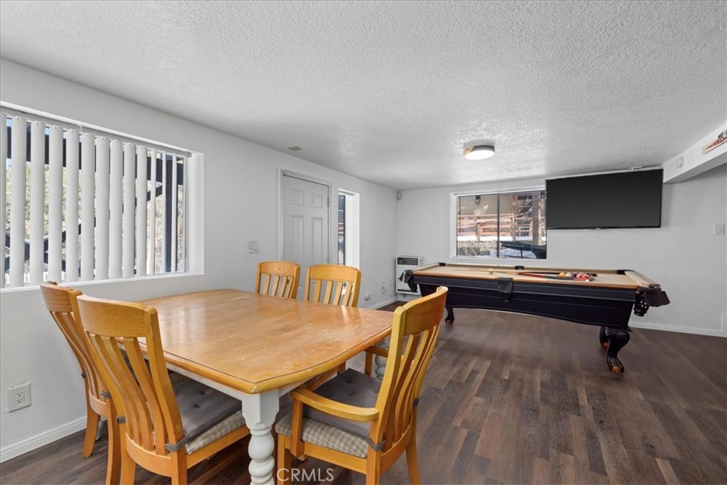 113 East Fairway Boulevard Big Bear City, CA 92314 - Photo 28 of 36 a living room with a table and chairs in it