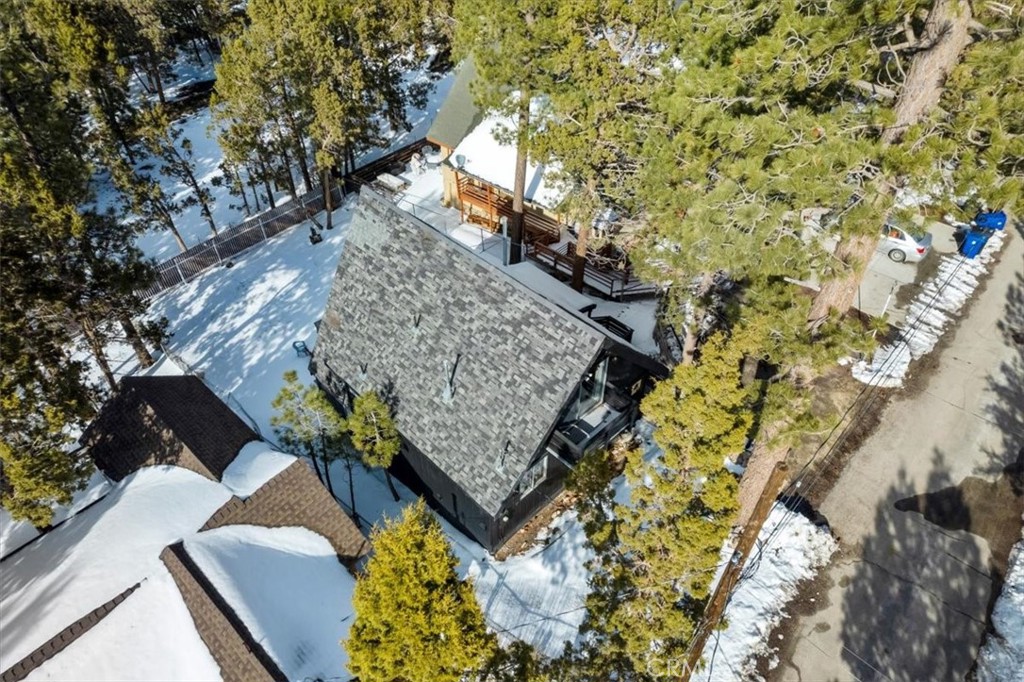113 East Fairway Boulevard Big Bear City, CA 92314 - Photo 32 of 36 a view of an outdoor sitting area
