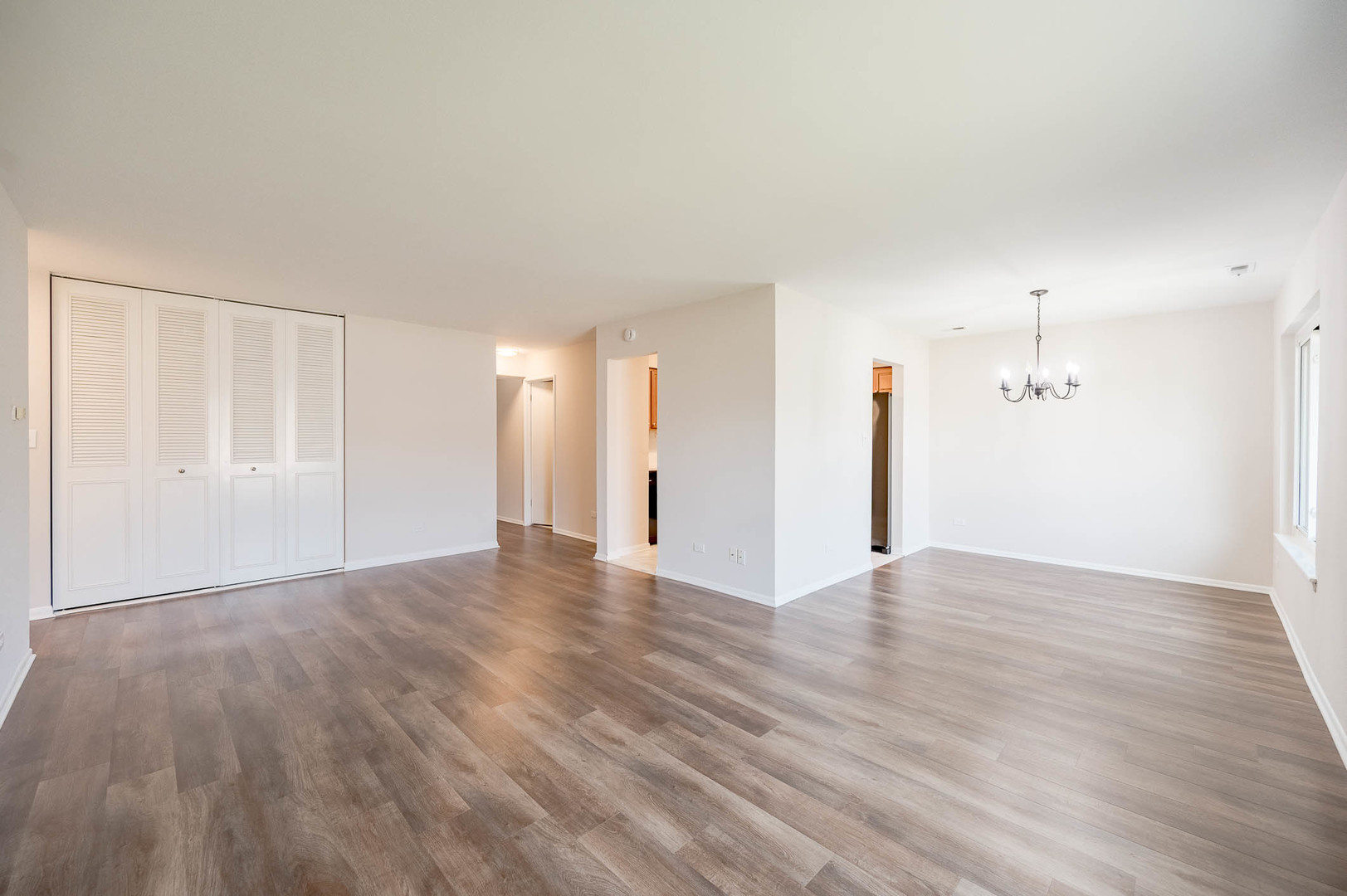 1735 Robin Circle, Unit C Hoffman Estates, IL 60169 - Photo 2 of 11