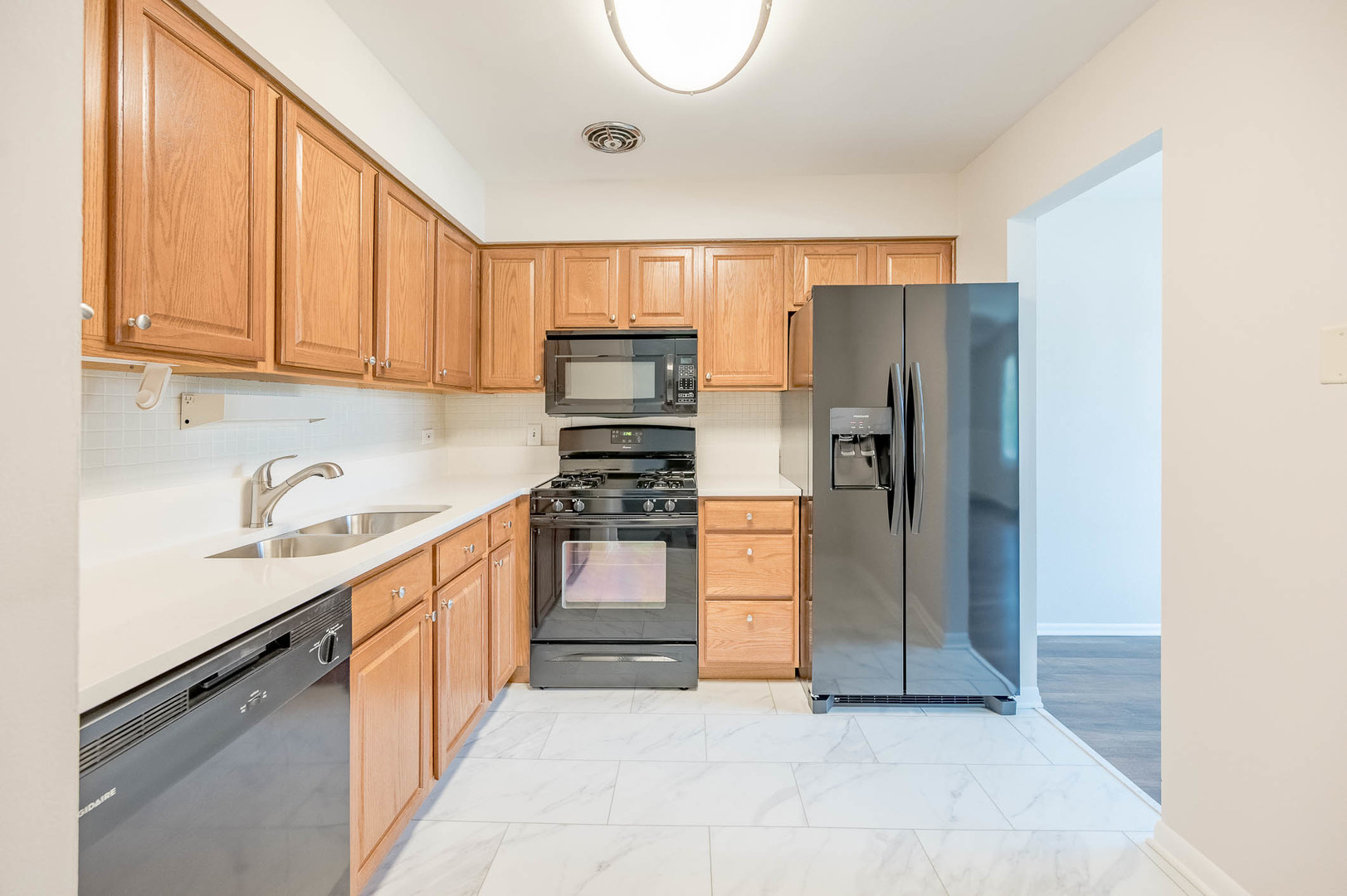 1735 Robin Circle, Unit C Hoffman Estates, IL 60169 - Photo 3 of 11