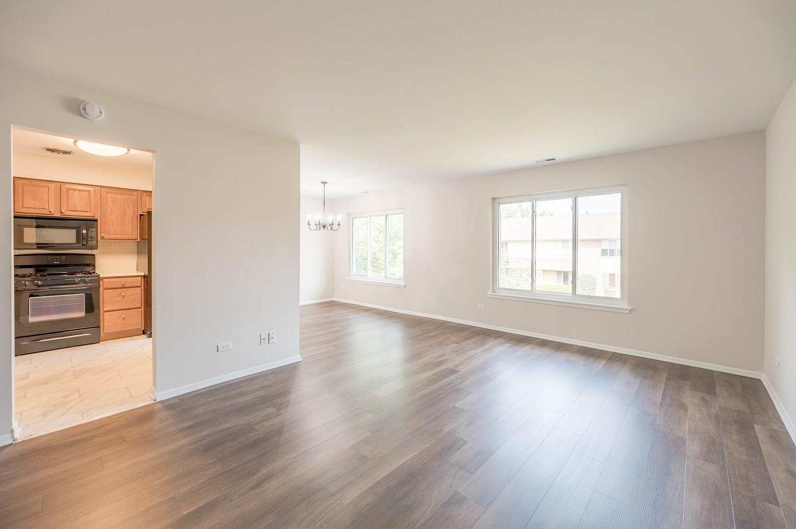 1735 Robin Circle, Unit C Hoffman Estates, IL 60169 - Photo 5 of 11