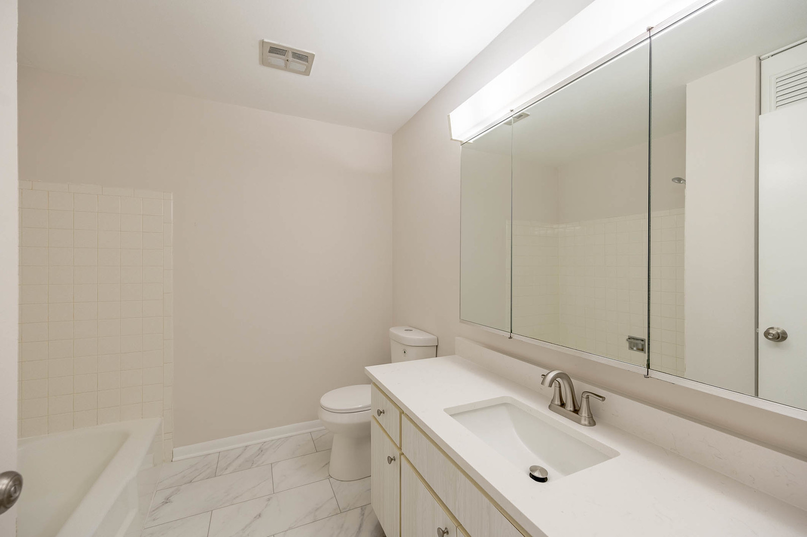 1735 Robin Circle, Unit C Hoffman Estates, IL 60169 - Photo 10 of 11