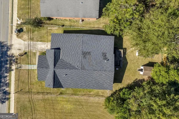 a picture of a wall with a white wall