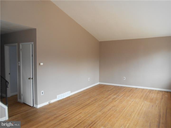 8515 Verree Road Philadelphia, PA 19111 - Photo 4 of 15 Living Room