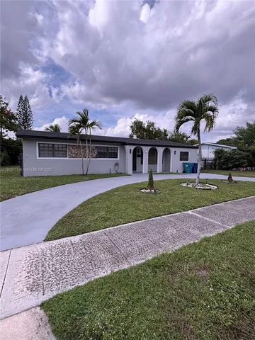 a view of a big yard in front of the house