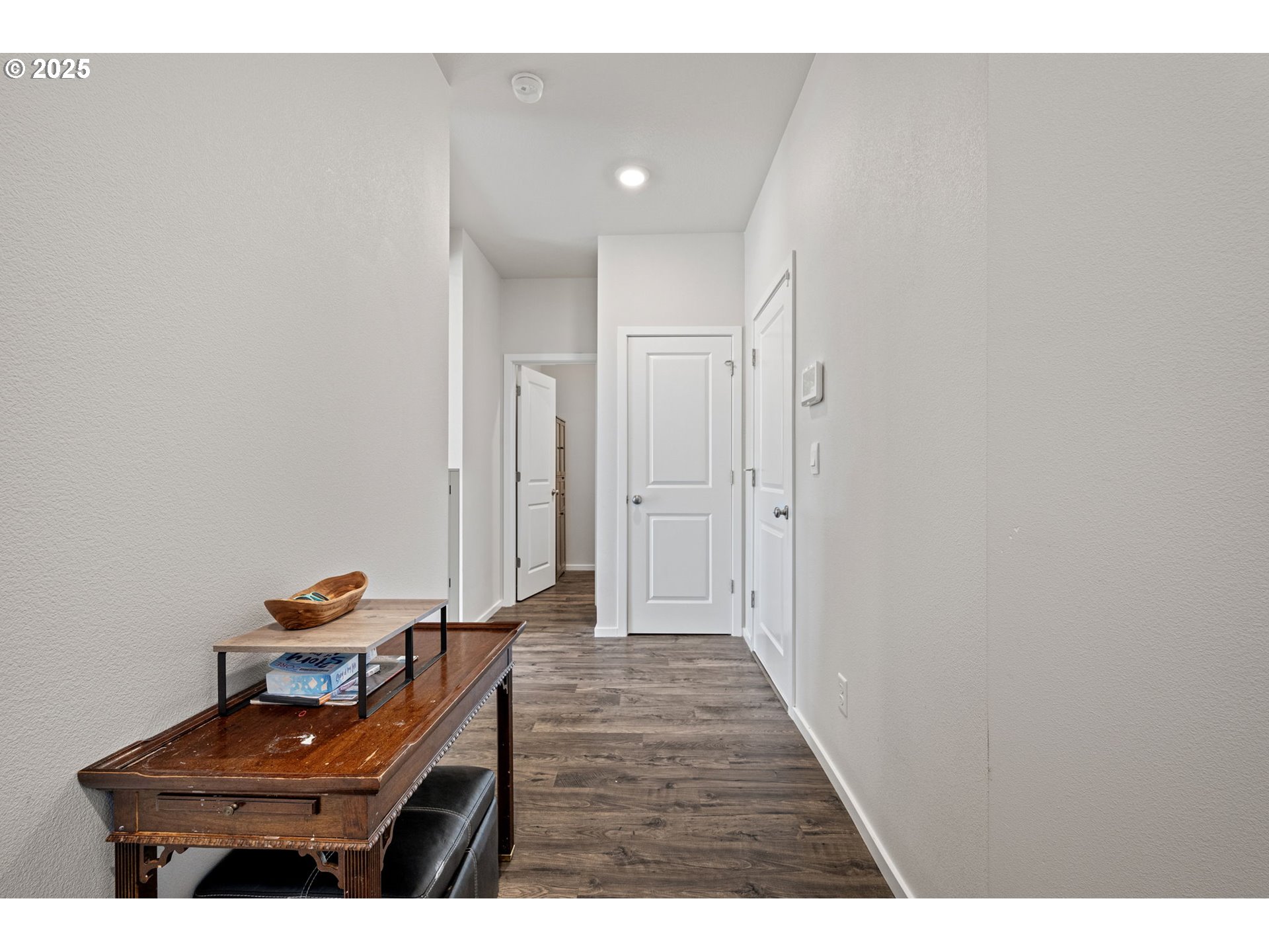2987 V Street Springfield, OR 97477 - Photo 17 of 45 a hallway with kids room