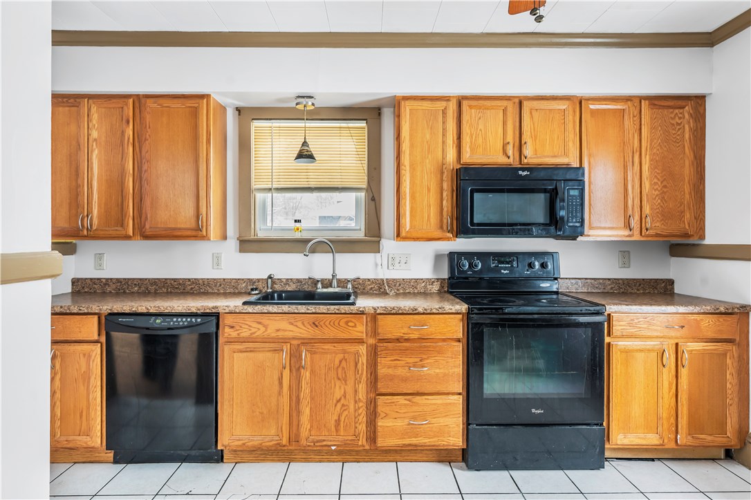 1319 West Shore Road Warwick, RI 02889 - Photo 3 of 18 Gallery Image 3