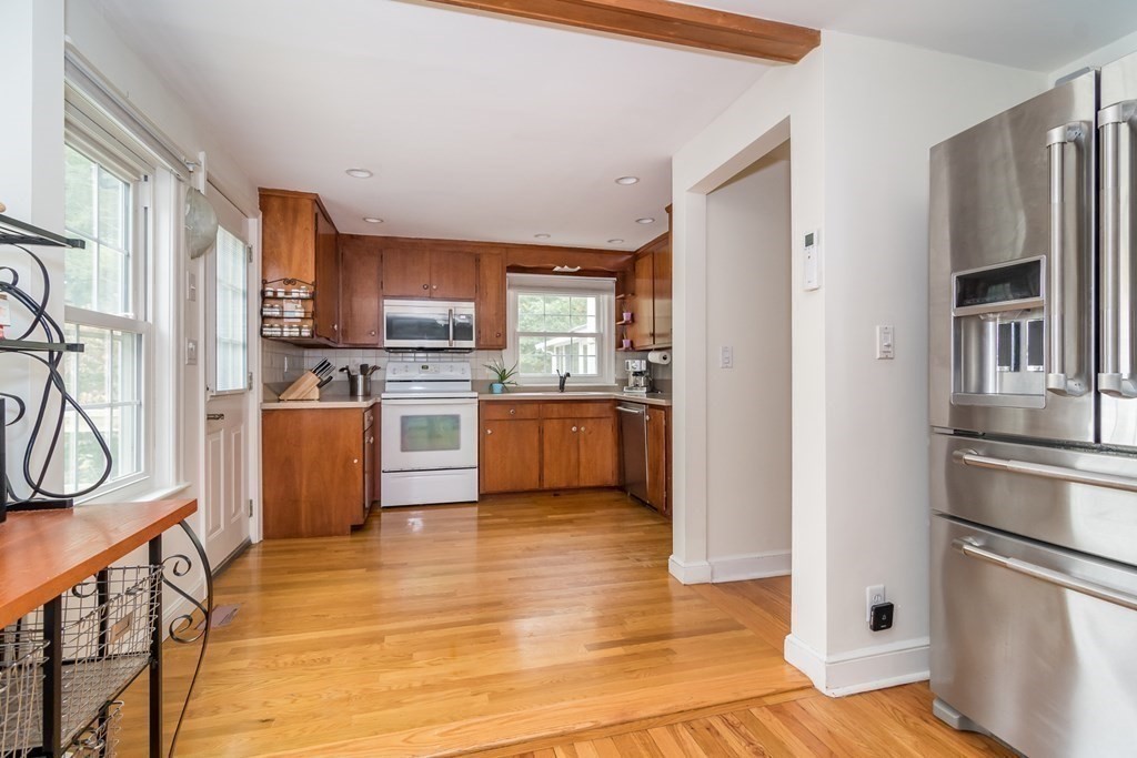 31 MacArthur Road Natick, MA 01760 - Photo 11 of 34