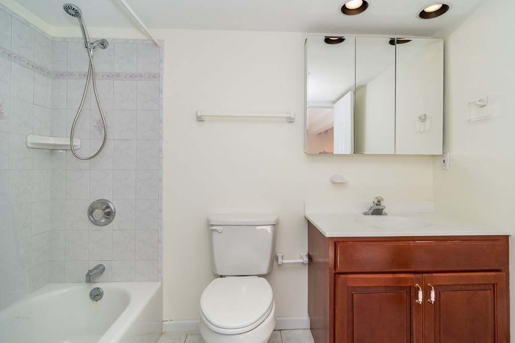 31 MacArthur Road Natick, MA 01760 - Photo 7 of 34