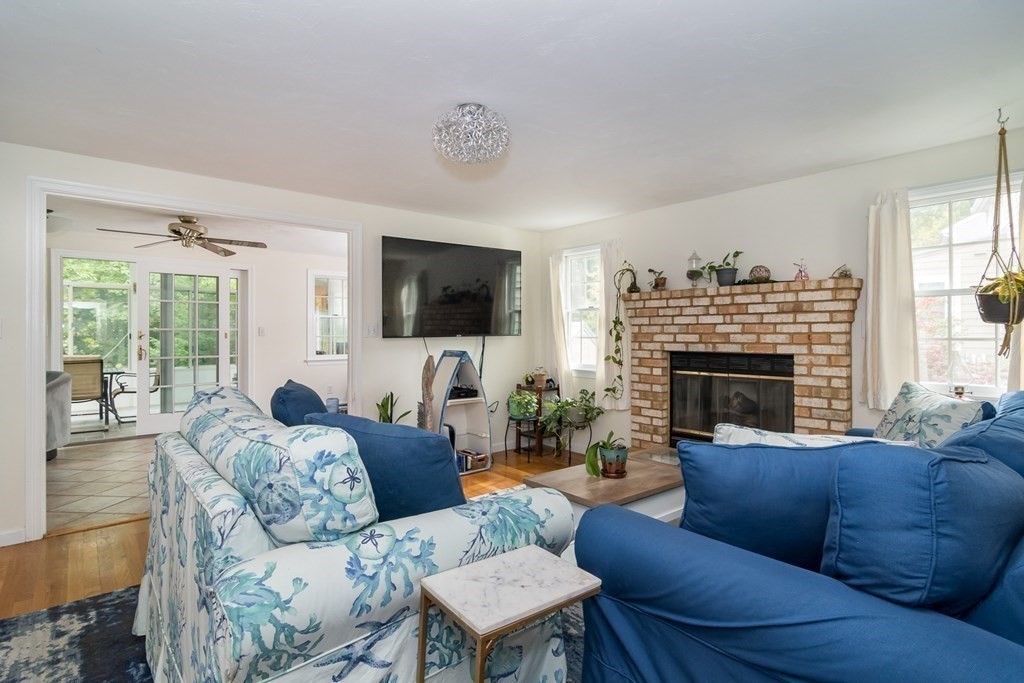 31 MacArthur Road Natick, MA 01760 - Photo 9 of 34