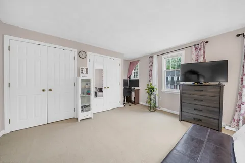 a view of livingroom with furniture