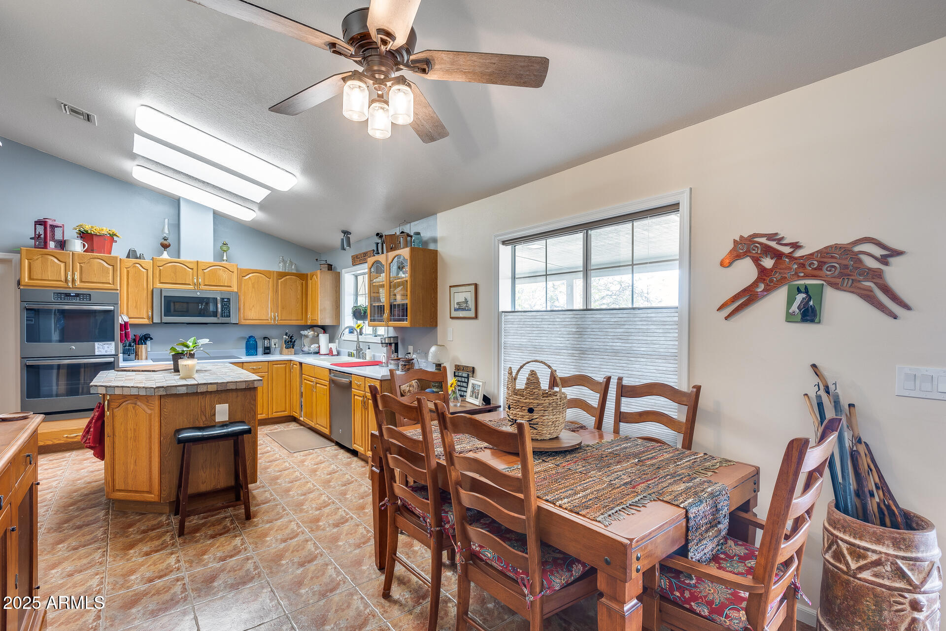 109 West Ridgecrest Road Phoenix, AZ 85086 - Photo 10 of 29 30