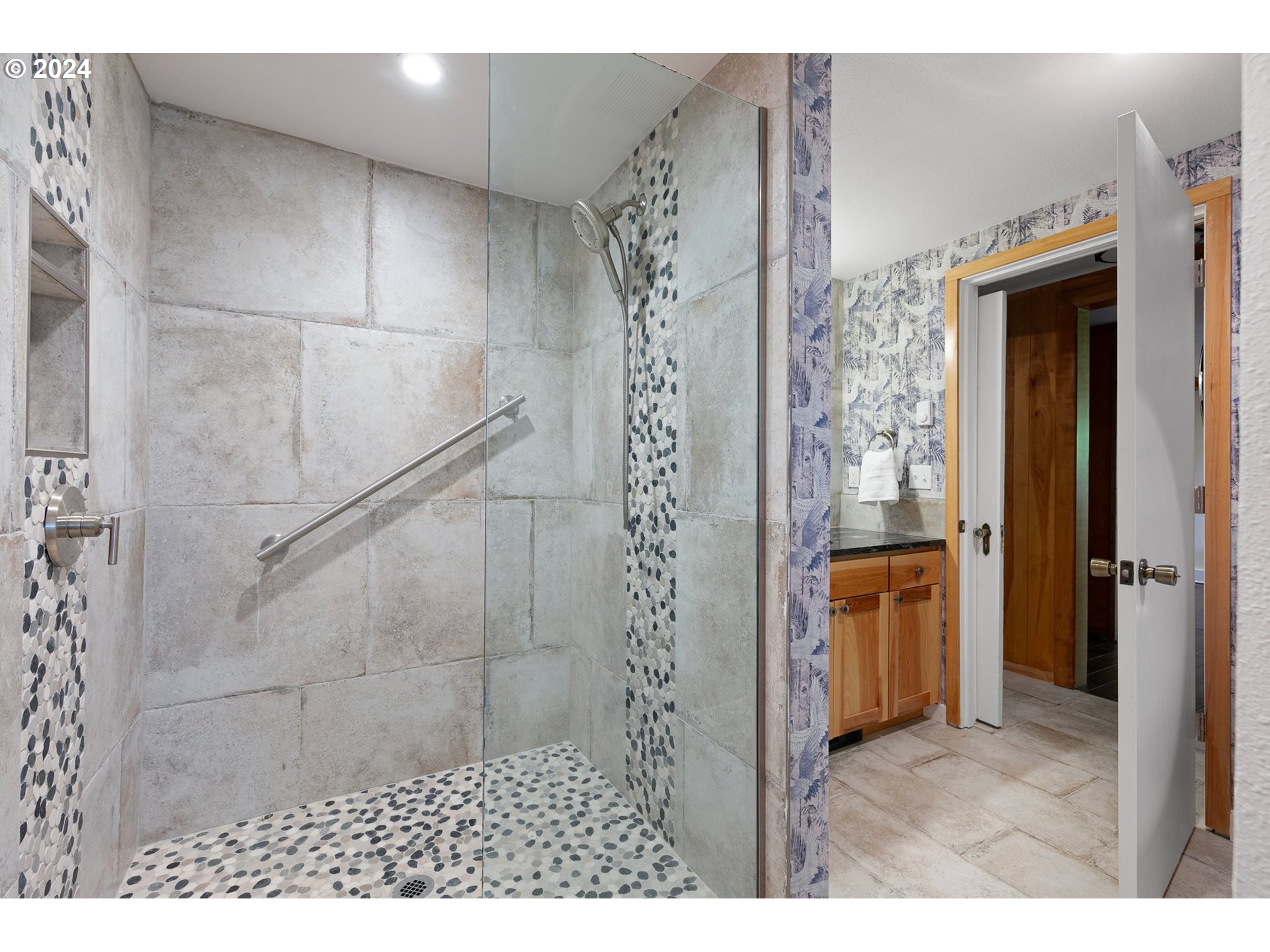 2919 Jefferson Street Eugene, OR 97405 - Photo 17 of 38 Bathroom