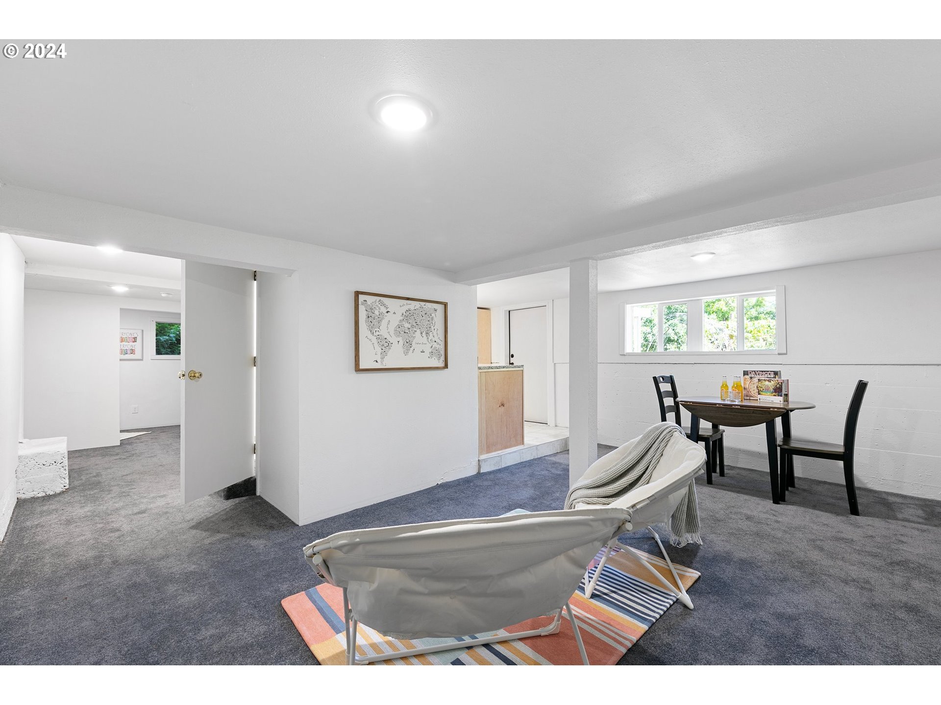 2919 Jefferson Street Eugene, OR 97405 - Photo 20 of 38 a workspace with furniture and window