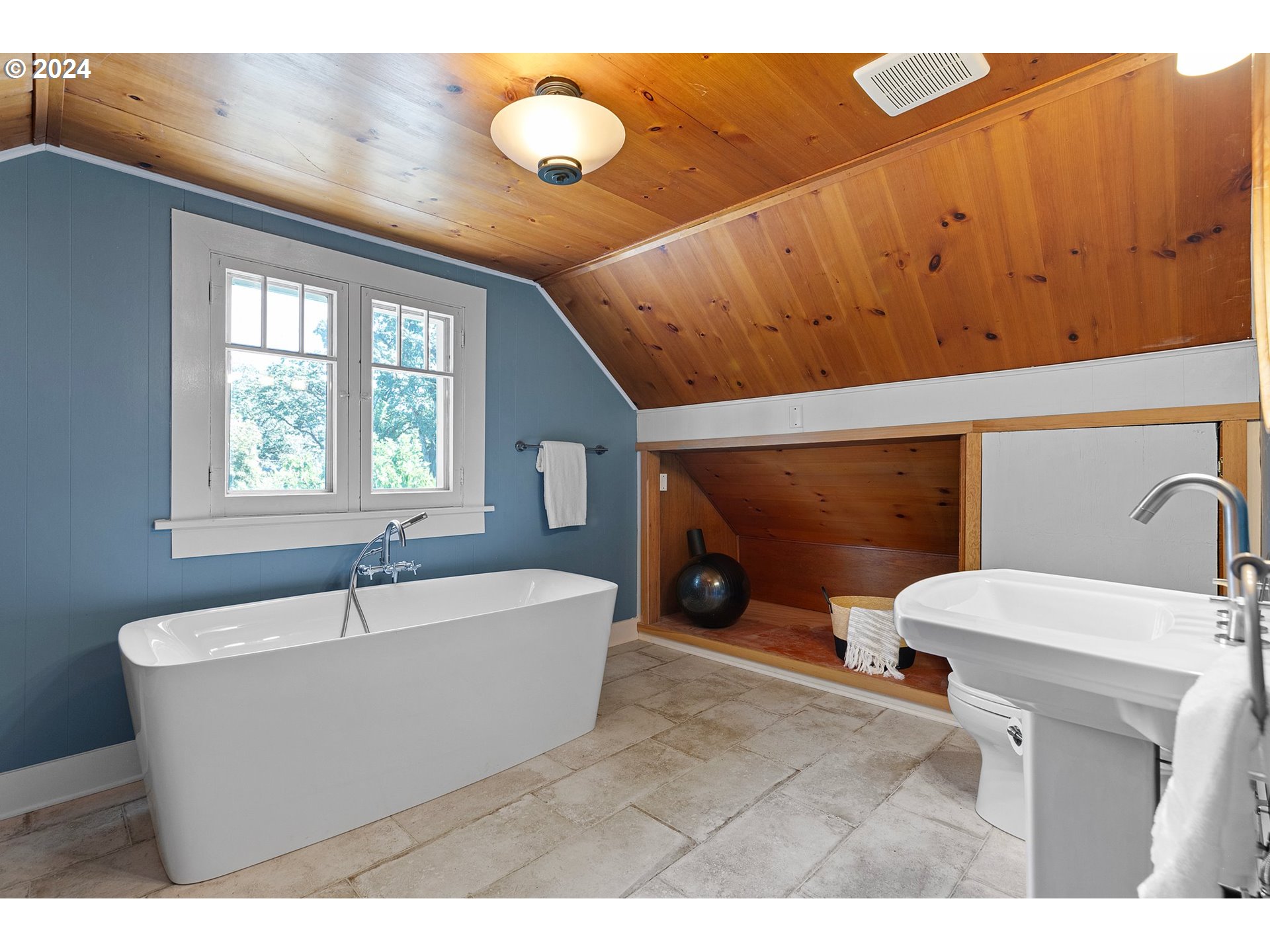 2919 Jefferson Street Eugene, OR 97405 - Photo 29 of 38 Bathroom