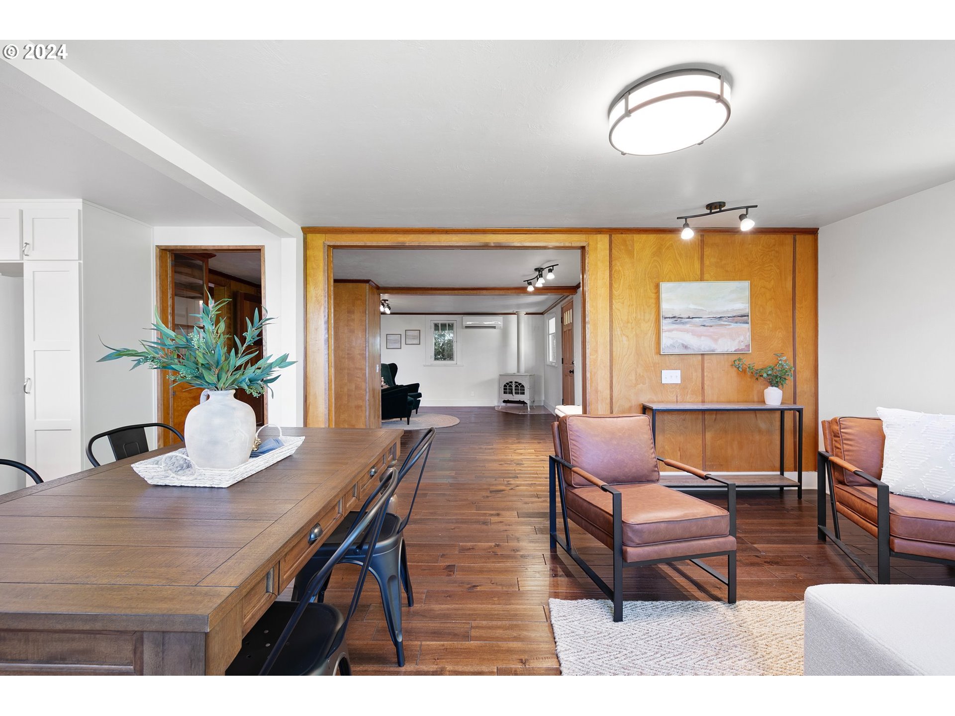 2919 Jefferson Street Eugene, OR 97405 - Photo 9 of 38 a living room with furniture