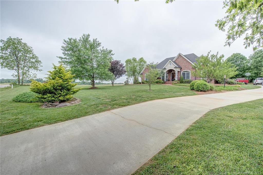 407 Dameron Road Bessemer City, NC 28016 - Photo 2 of 37