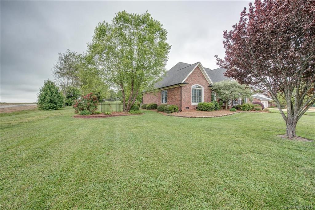 407 Dameron Road Bessemer City, NC 28016 - Photo 4 of 37