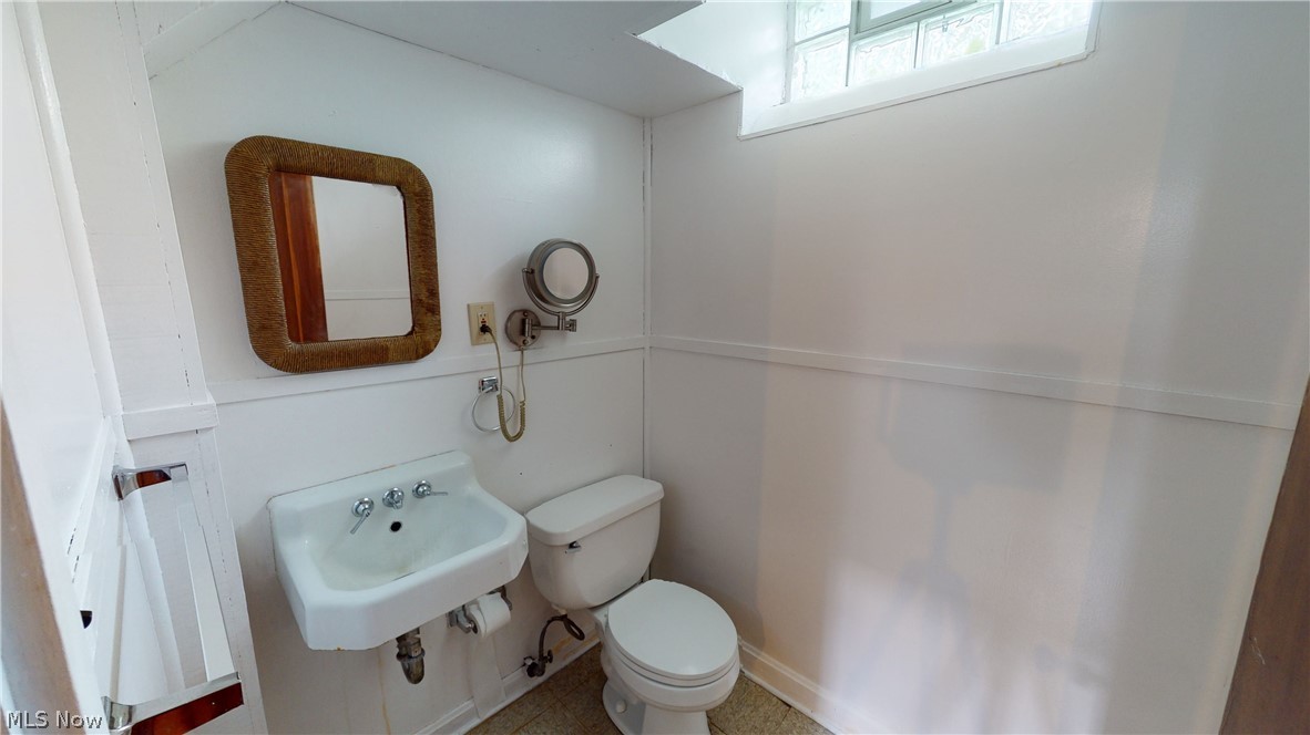 3570 Riedham Road Cleveland, OH 44120 - Photo 26 of 35