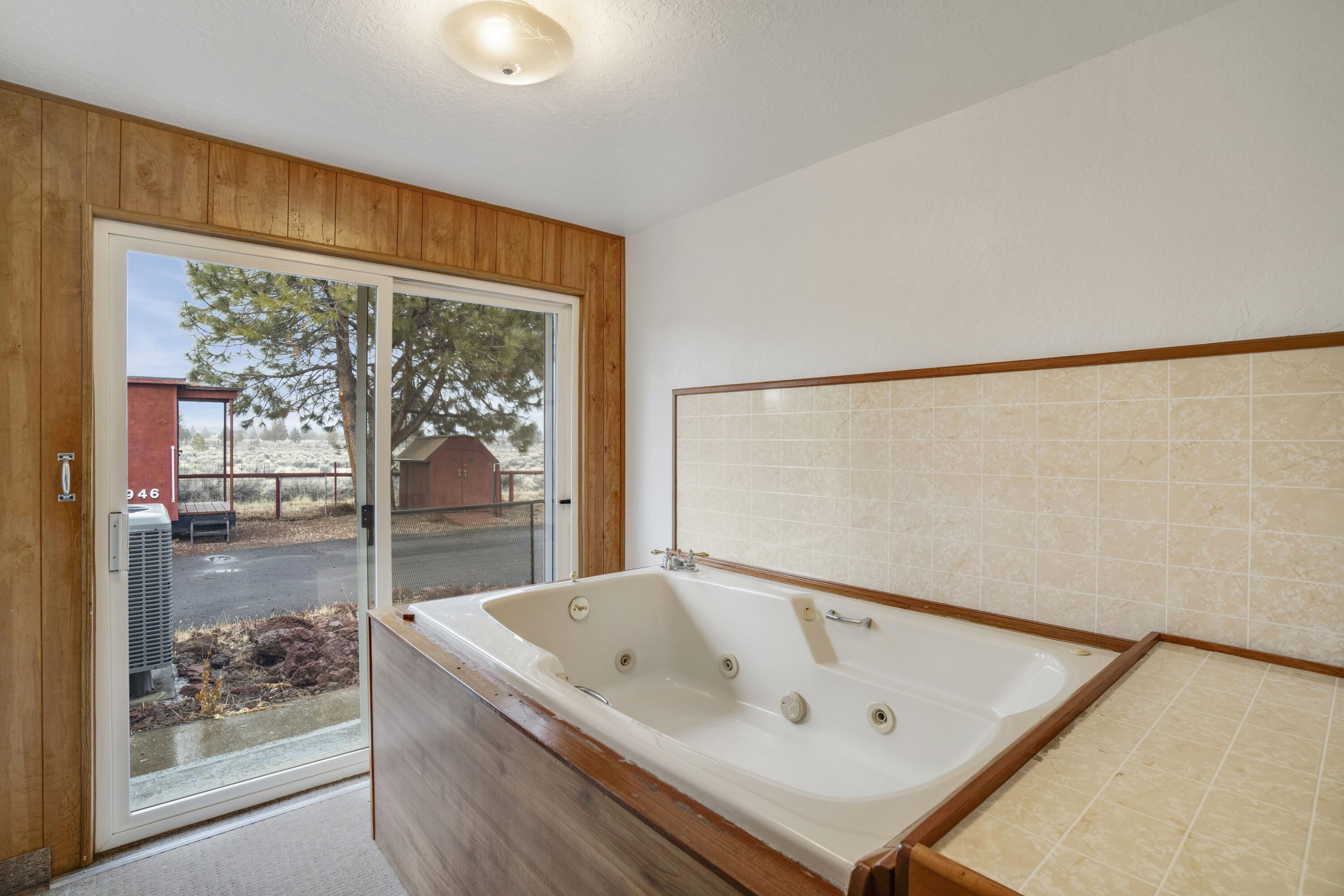 16946 Varco Road Bend, OR 97703 - Photo 24 of 36 Spa room
