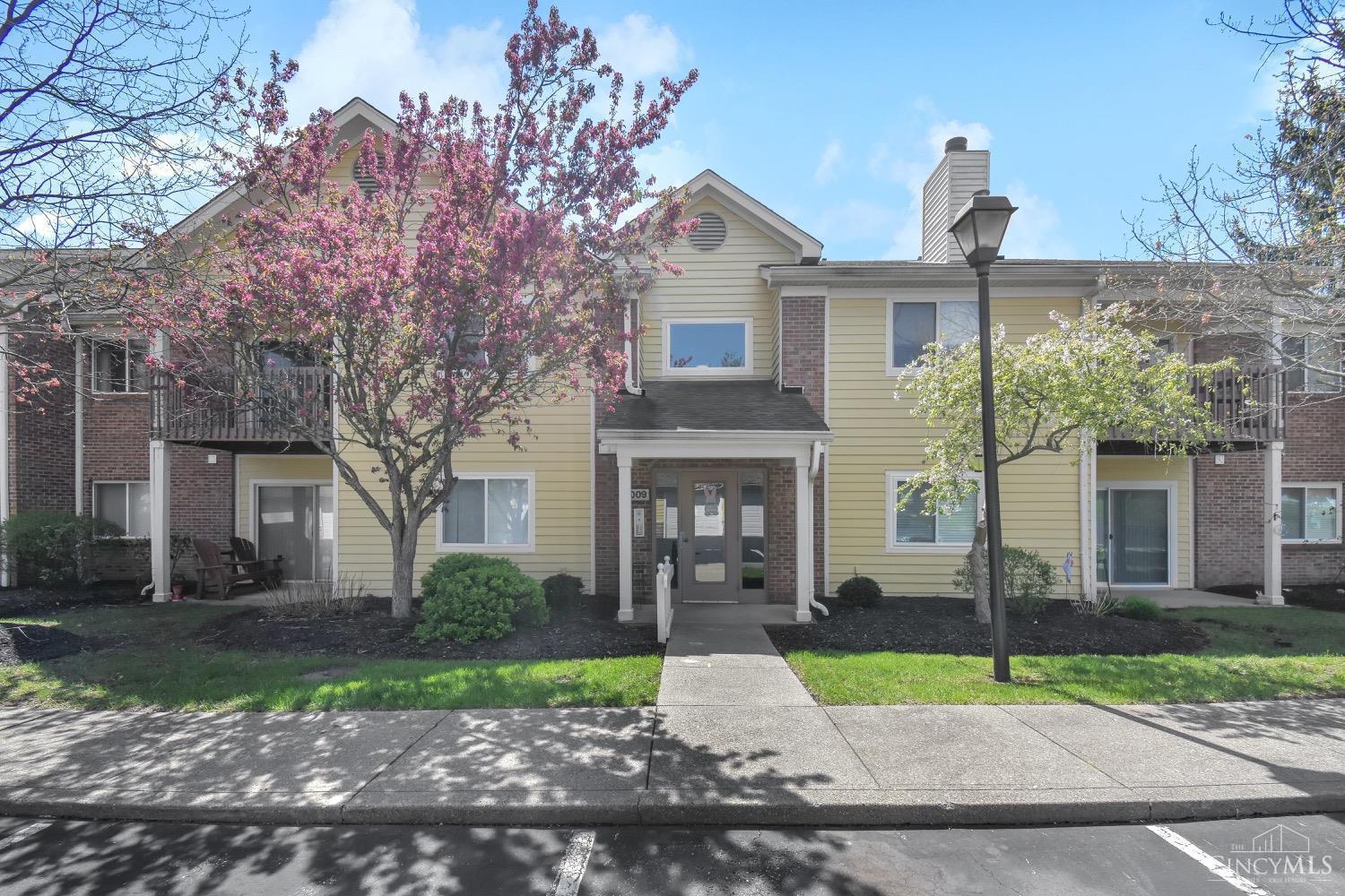 1009 Cedar Ridge Drive, Unit 4 Cincinnati, OH 45245 - Photo 1 of 45