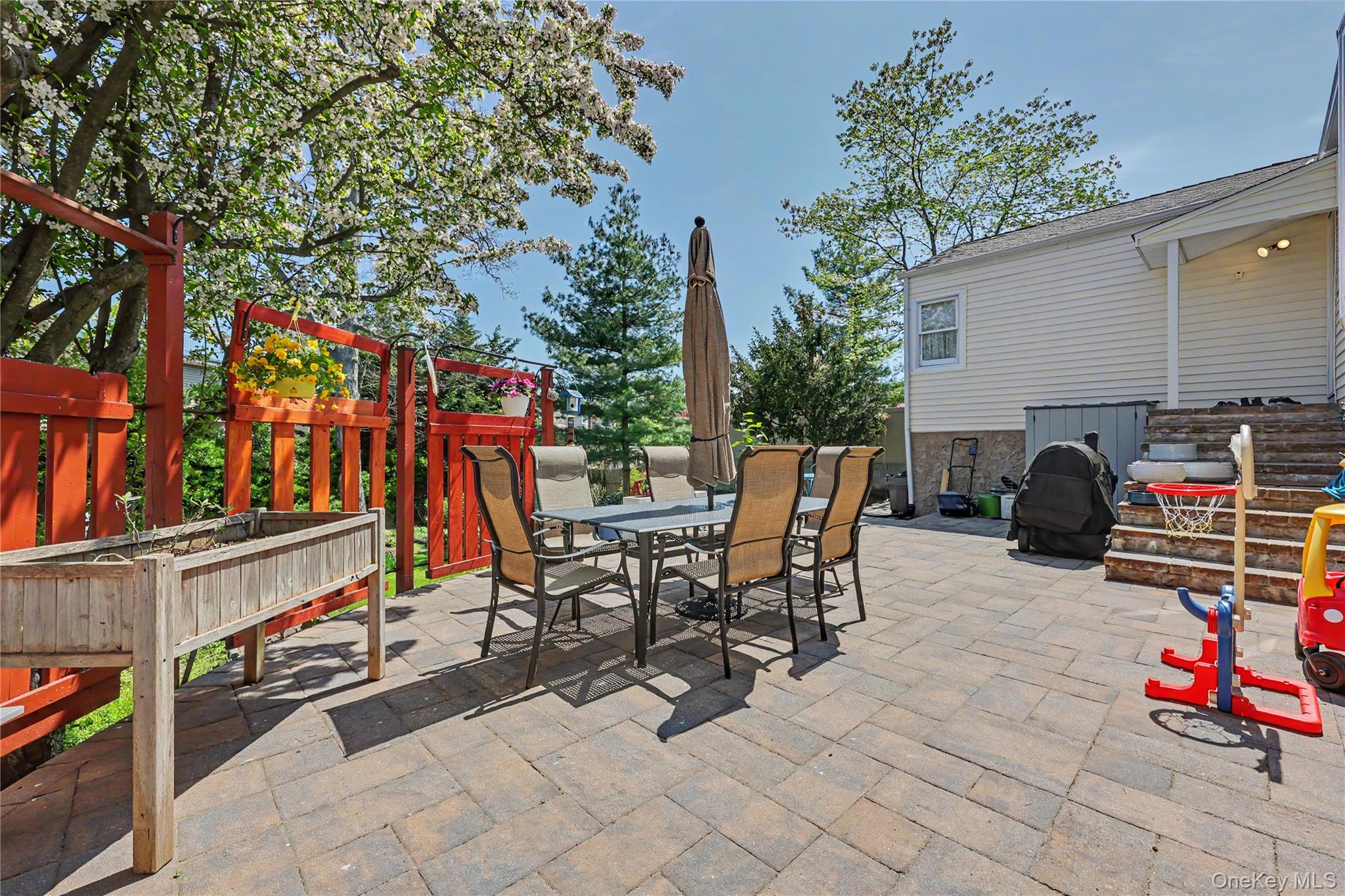50 Little Whaleneck Road Merrick, NY 11566 - Photo 26 of 38