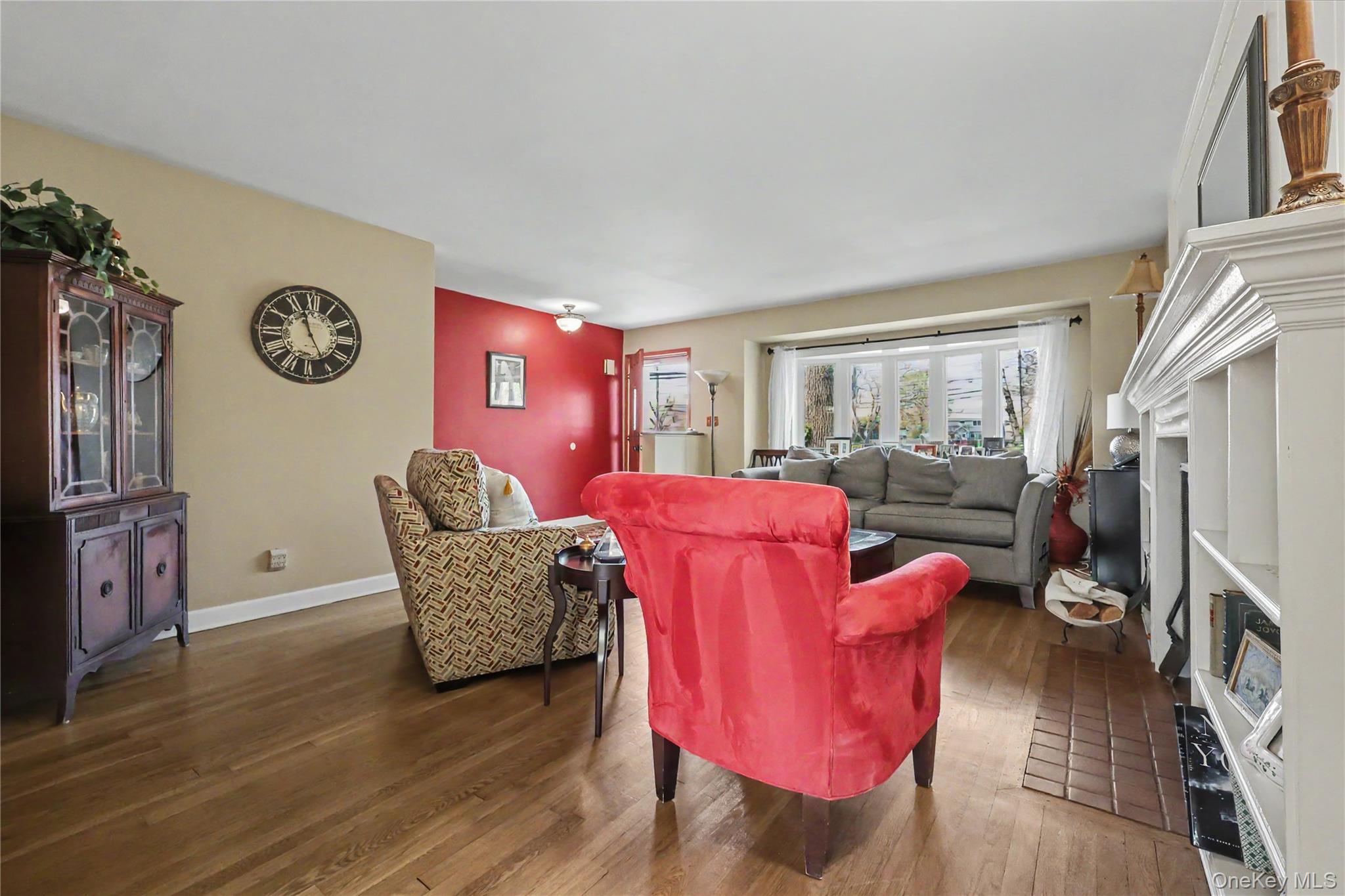 50 Little Whaleneck Road Merrick, NY 11566 - Photo 4 of 38