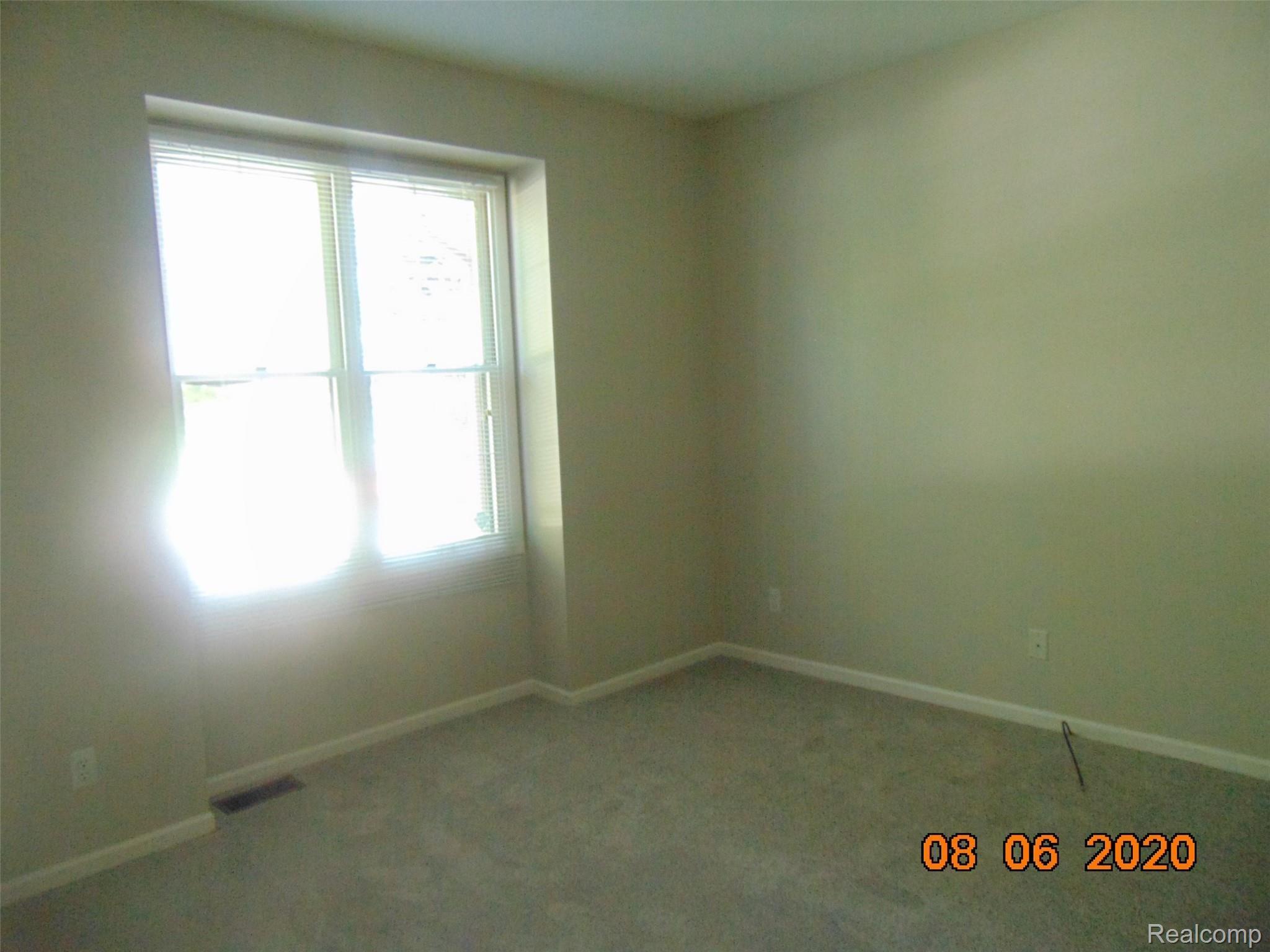 709 Lake Ridge Road Rochester, MI 48307 - Photo 10 of 20 DSC03704.JPG