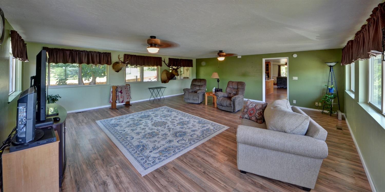 6991 Rapp Lane Talent, OR 97540 - Photo 13 of 31 Big, Big, Big Family Room!! Put your poo