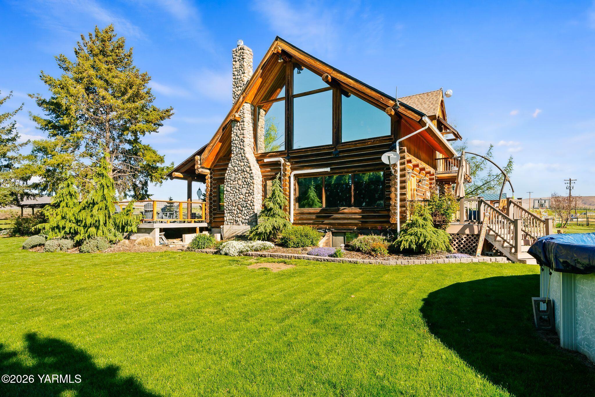 2550 Kays Road Wapato, WA 98951 - Photo 39 of 52 a view of a house with a yard