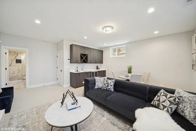 $879,000 | 702 East 41st Street, Chicago, IL 60653