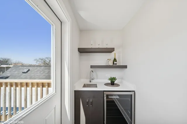 $879,000 | 702 East 41st Street, Chicago, IL 60653